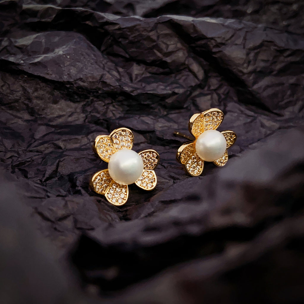 Lucky Clover Pearl Stud Earrings