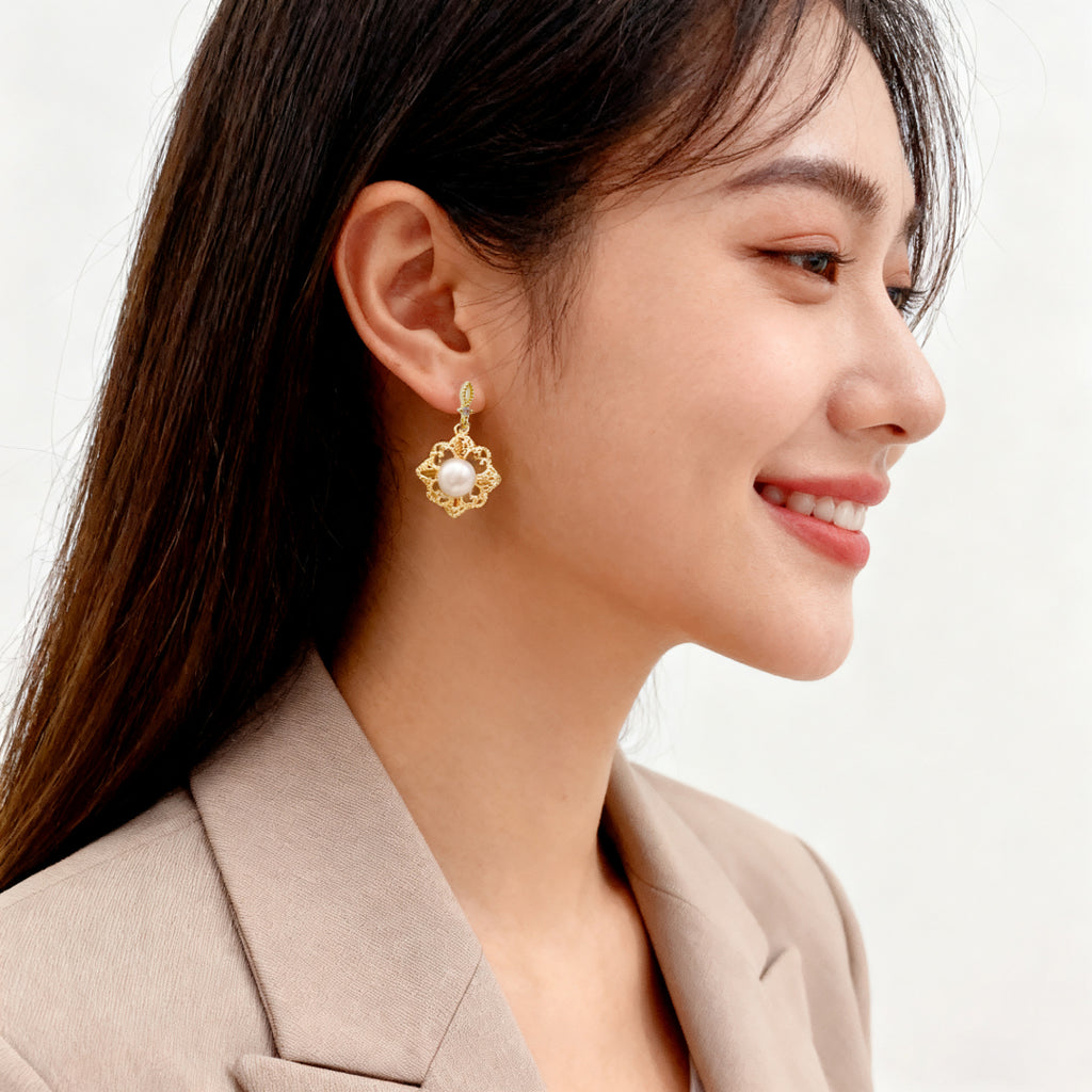 Blossom Core Pearl Stud Earrings