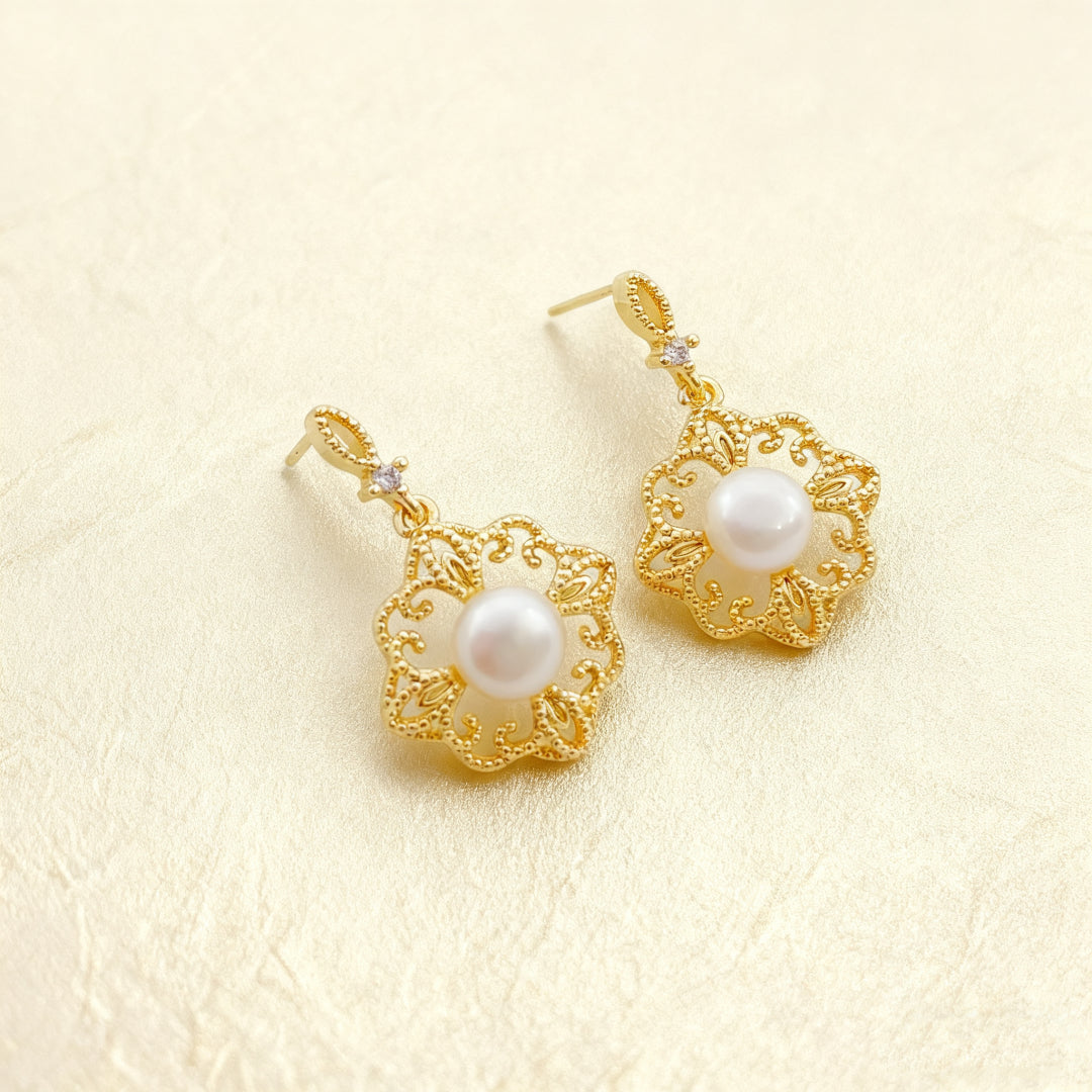 Blossom Core Pearl Stud Earrings