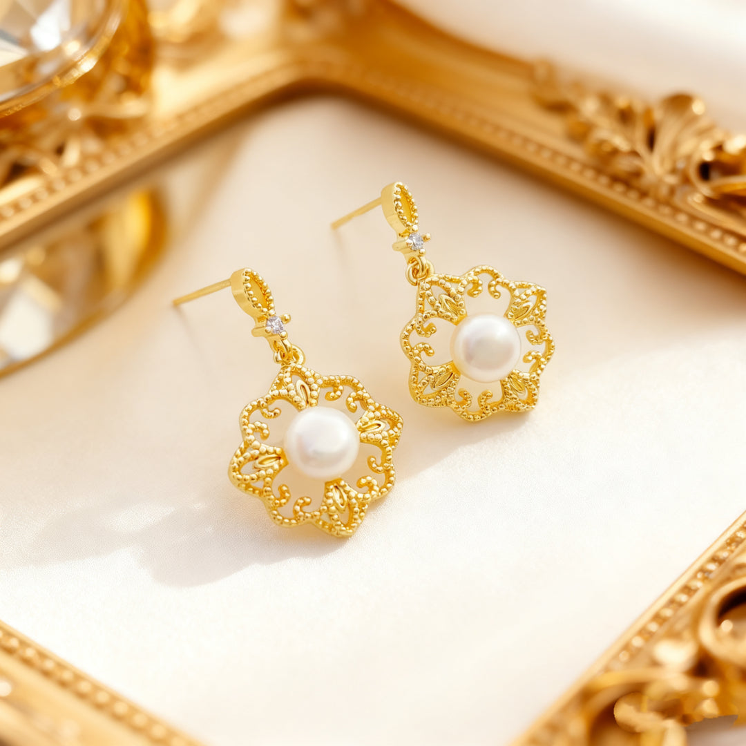 Blossom Core Pearl Stud Earrings