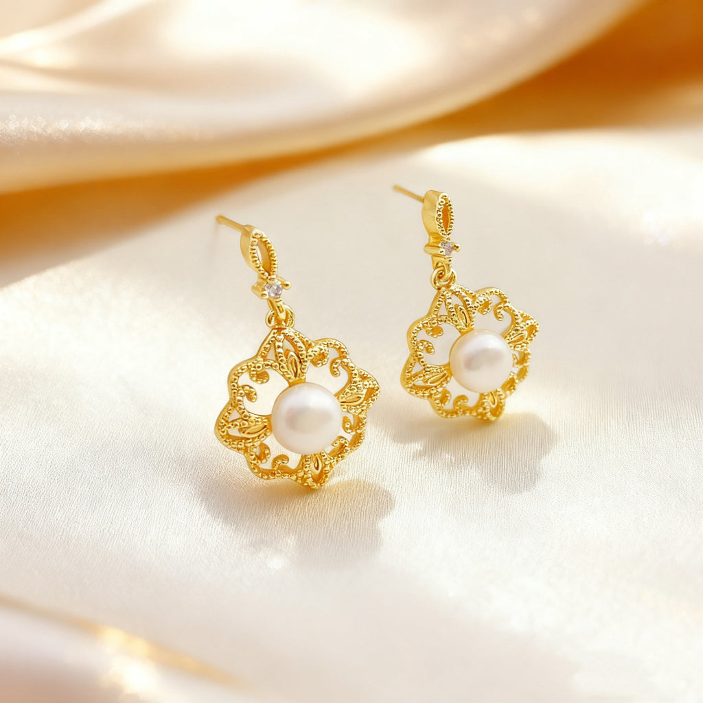 Blossom Core Pearl Stud Earrings