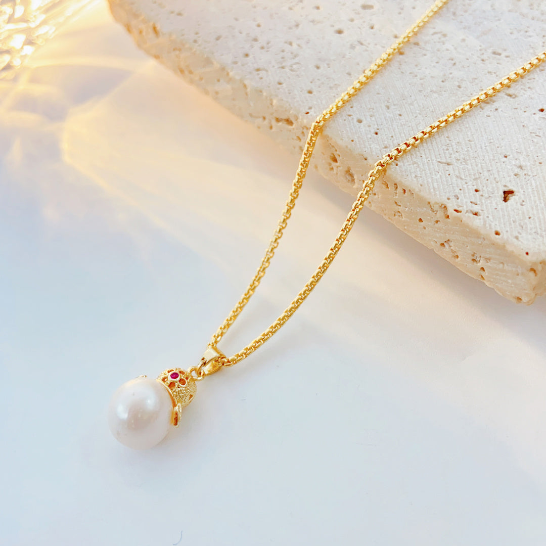 Pearl Pendant Necklace