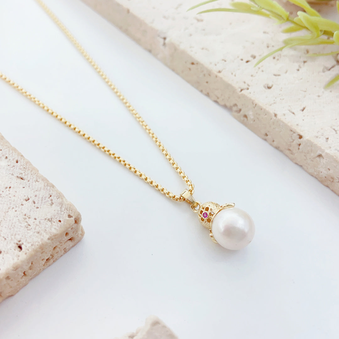 Pearl Pendant Necklace