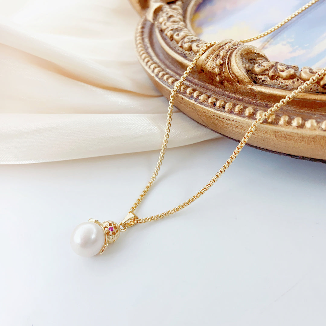 Pearl Pendant Necklace