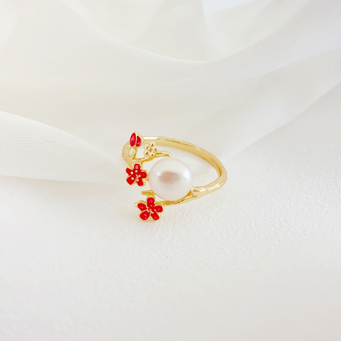 Red Blossom Muse Pearl Ring
