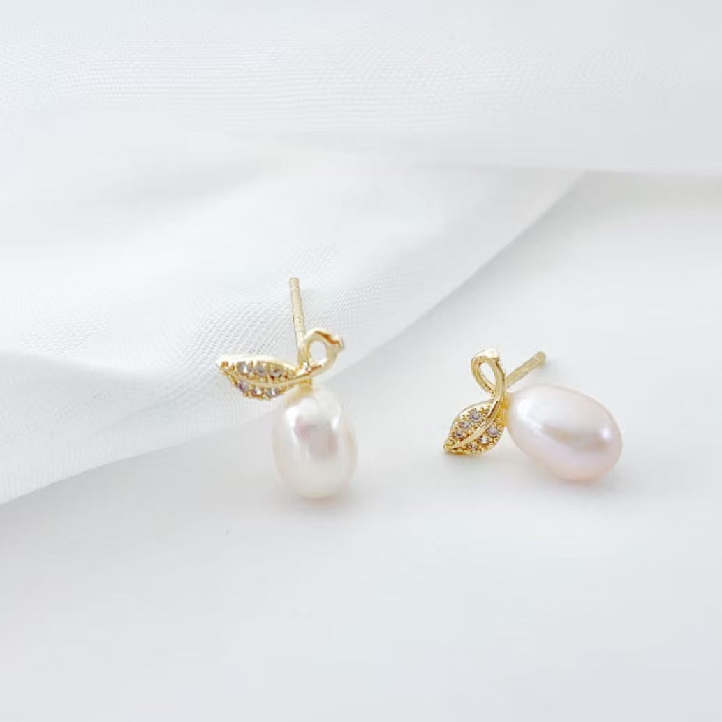 Leafdrop Pearl Earrings